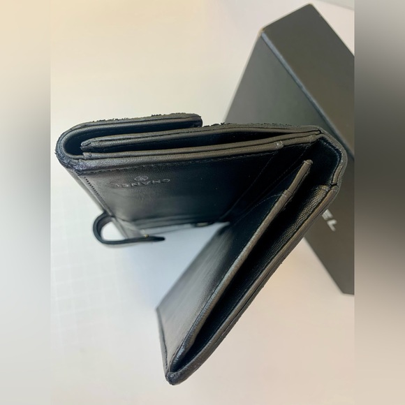 Chanel Camellia Accent Black Leather Wallet. Box & Authenticity Card included. - Picture 4 of 14